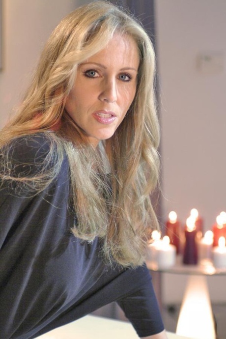 cougar blonde parfait exclusif photo
