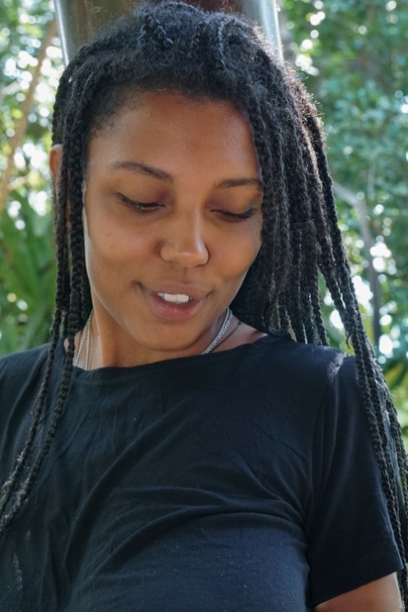 ebony face naked gallery