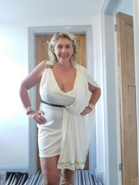 chubby cleavage beautiful nude photos