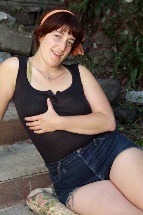 chubby short hair porno image
