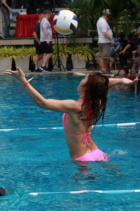 bikini ladyboy beau sexe img