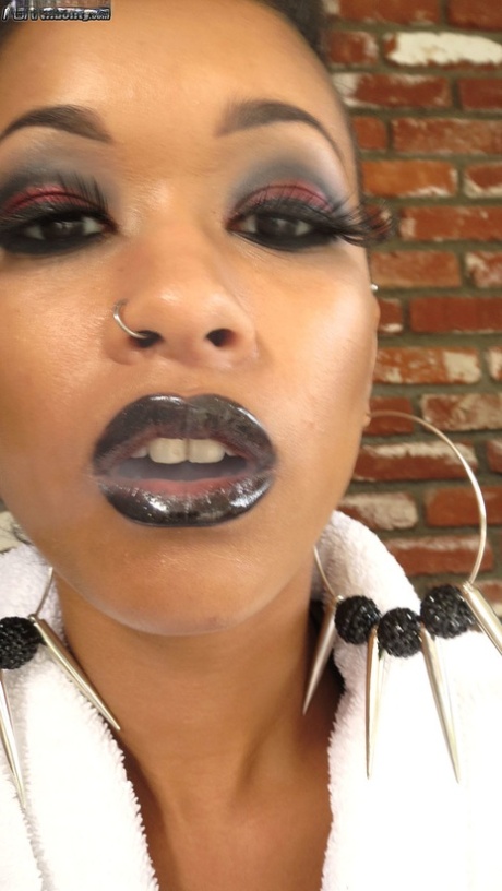 ebony face nude img