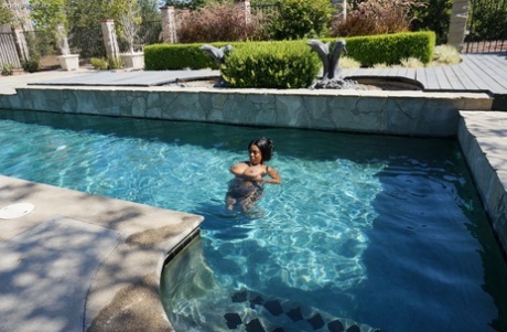 piscine en ébène chaud sympa img