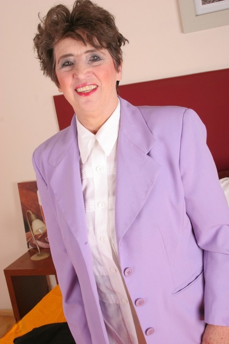 brunette oma hd perfect afbeeldingen