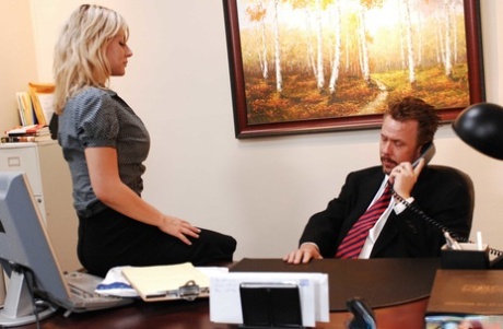 secretary seduction free pictures