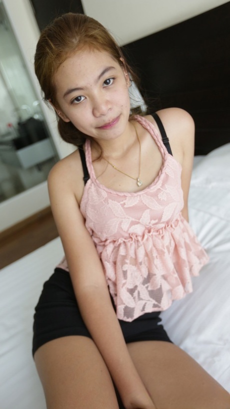 Kiwi model nude picture