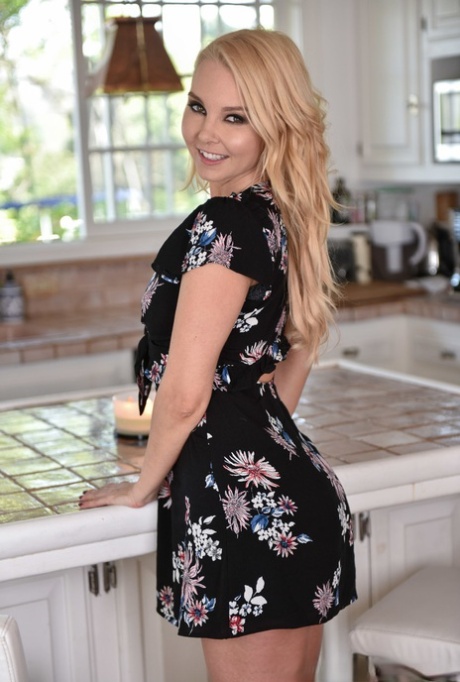 Ella Knox beautiful pornstar img