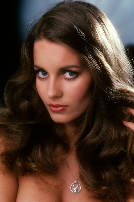 brunette blue eyes top picture