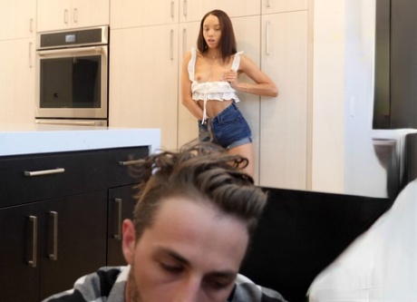 světlou pleť ebenový teenager nahá nejlepší archiv