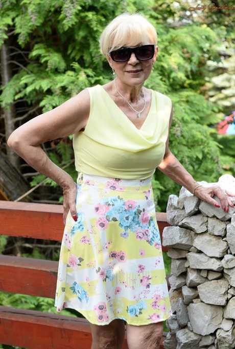 rynkig mormor vacker exklusiv gallerier