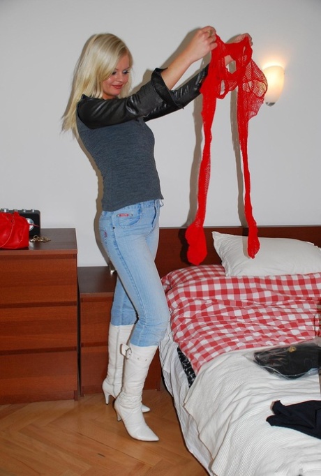 stivali alti fino alla coscia sexy hd img