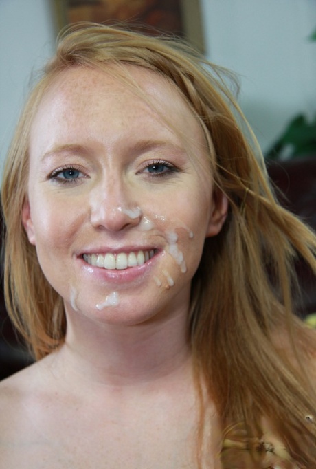 éjacule sur le visage chaud et sexy image