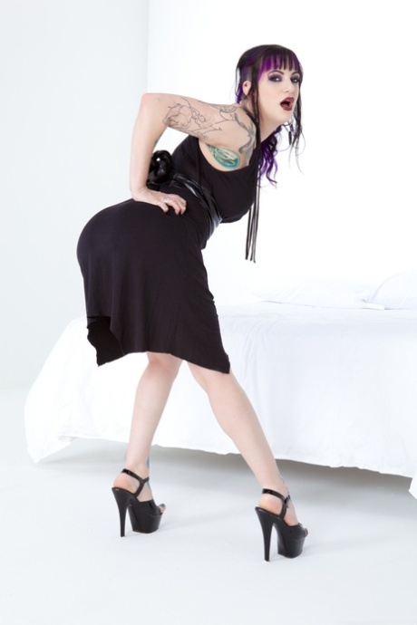 Bella Vendetta naked model picture