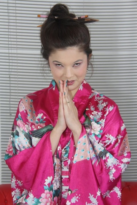 Miyuki Son model nude pictures
