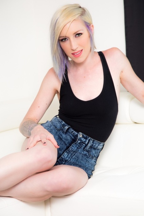 Maia Davis adult model picture