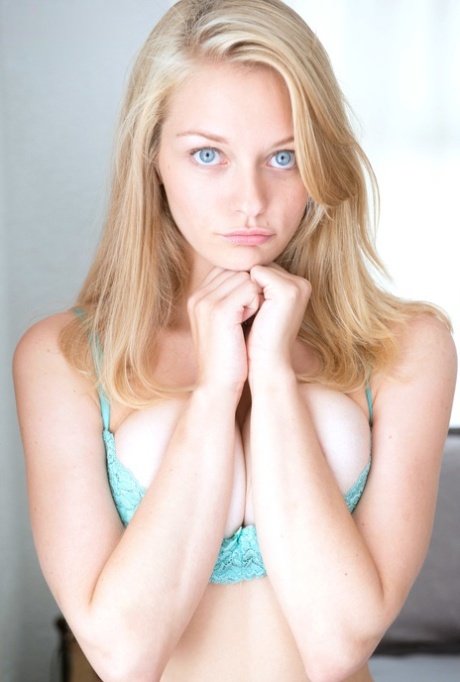 Alli Rae star exclusive gallery