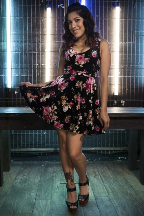 Adley Rose model nice picture