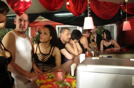 kort hår brunette porno perfekt billede