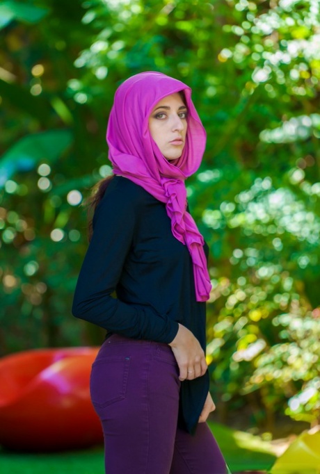 Nikki Knightly model hd pic