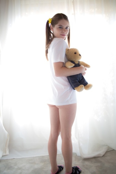 瘦小青少年独奏 自由的 畫廊