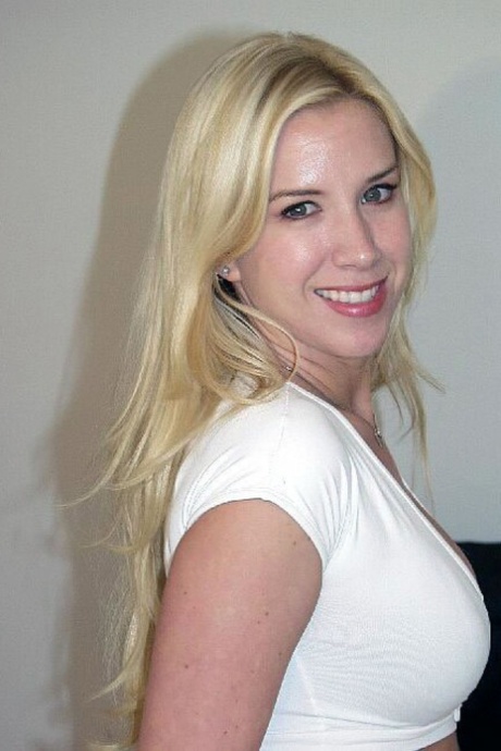 Taylor Lynn nice actress img
