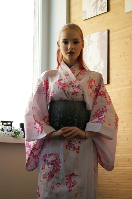 Kira W star hd images