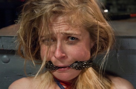 liten och nätt bdsm nakenporr bilder