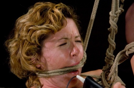 chubby milf anal erotic picture