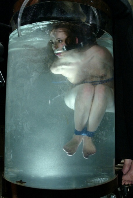 underwater beautiful nude pic