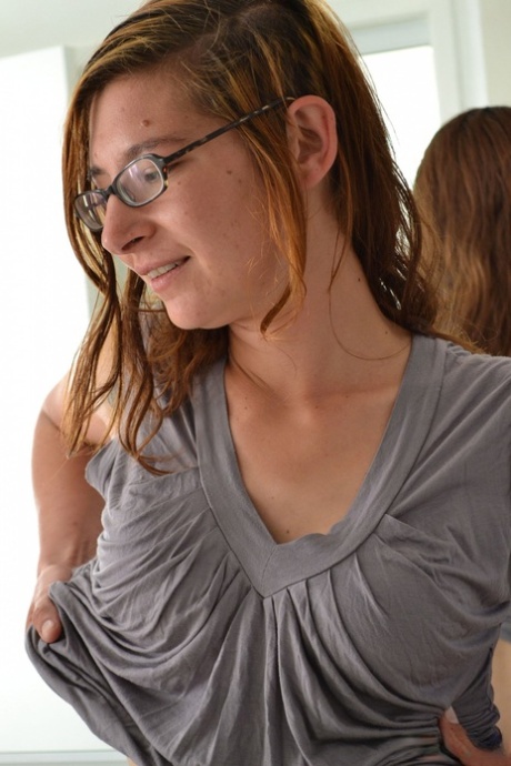 small saggy tits hot sex picture