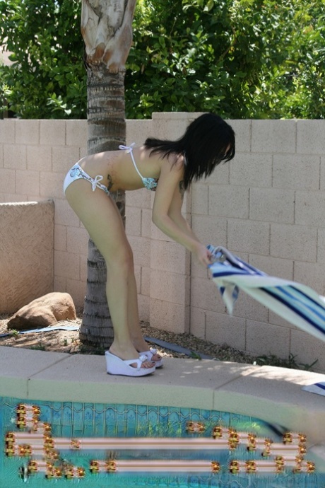 teen bikini pornographic photos