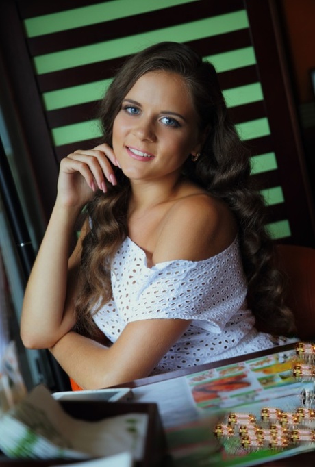 brunette blue eyes erotic pictures