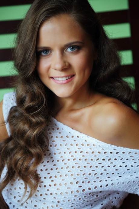 brunette blue eyes erotic img