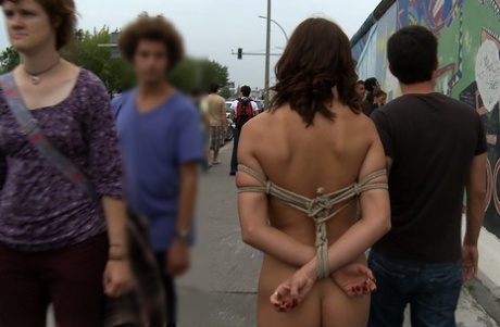 BDSM pubblico porno di nudi Immagine