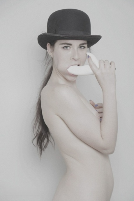 Amber Nevada naked model photos