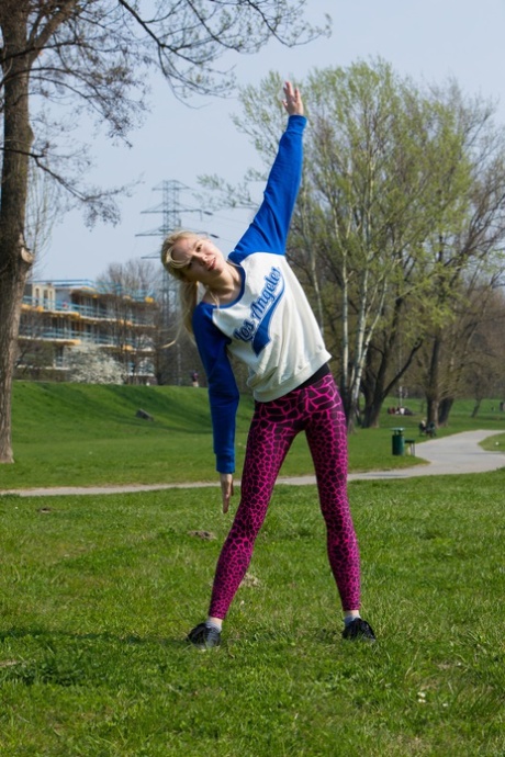pantalon de yoga moulant nus photos