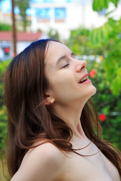 teen face hot photo