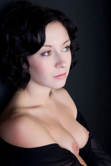 bruna con capelli corti sesso erotico fotografie