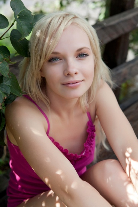 adolescente rubia delgada sexy hermosa imagen