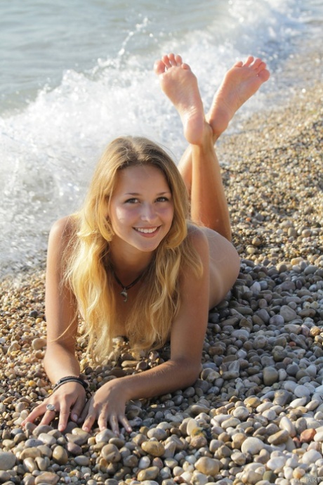 Toxic A Toksik model porn pics