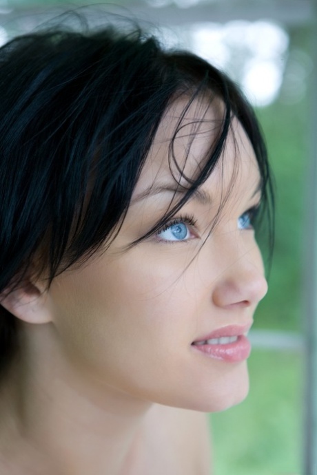 brunette blue eyes pretty photos