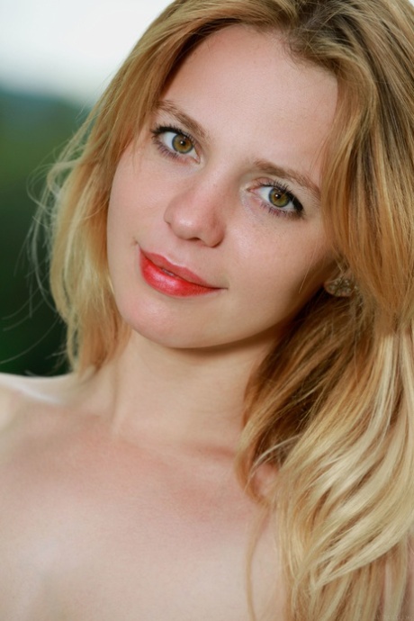 red lips art xxx galleries