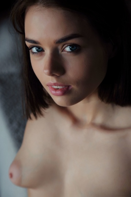 teen puffy nipples free nude photos