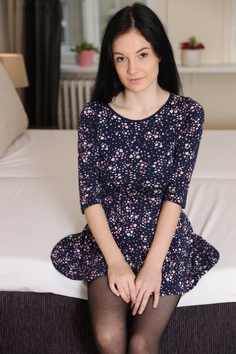 pale brunette sexy xxx photos