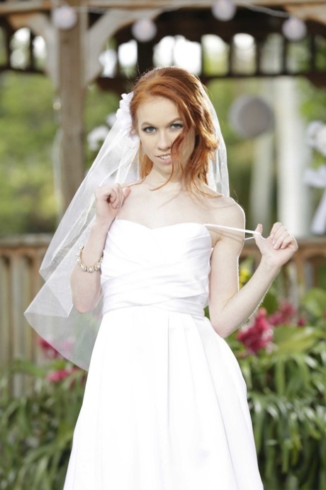 gorgeous redhead exclusive img