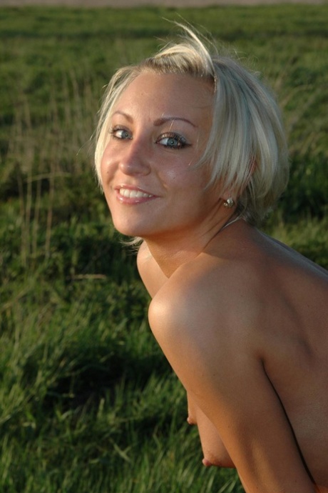 krátké vlasy blond nejlépe nahý galerie