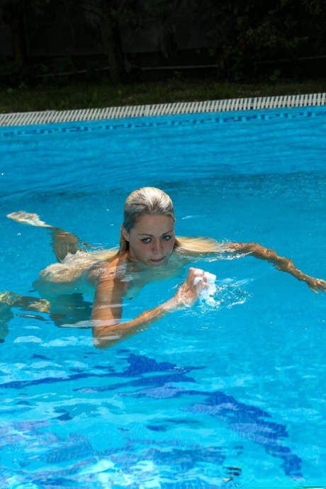 swimming pool free sex image
