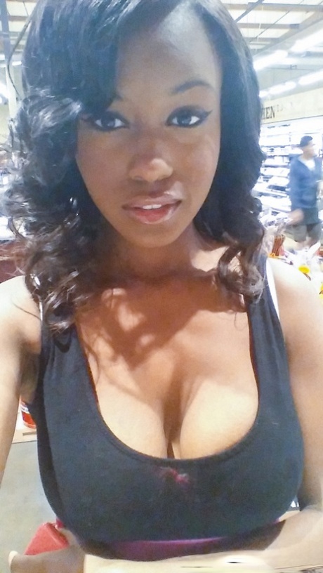 brune aux seins naturels chaud xxx galeries