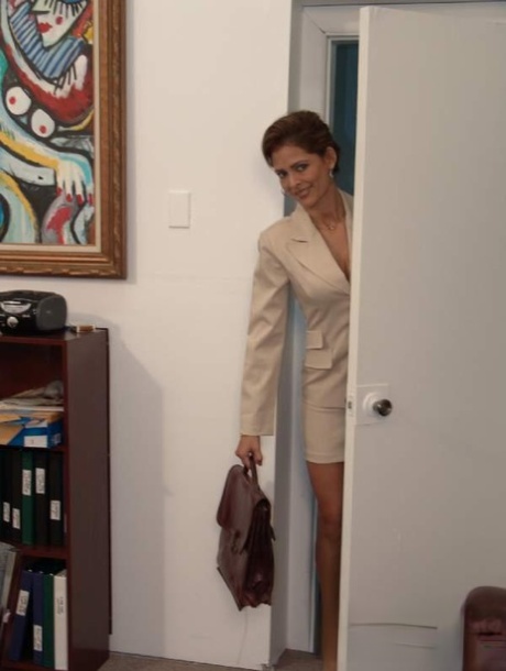 tall mature hot porn photo