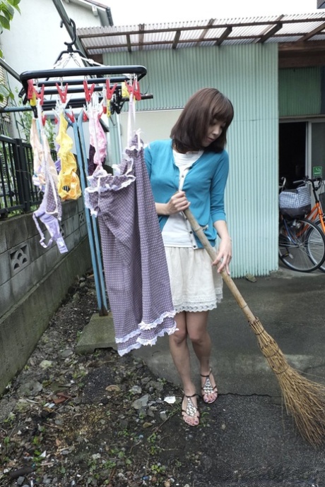 asian housewife hd gallery